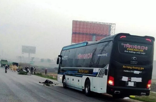Tin tức tai nạn giao thông mới nhất hôm nay 24/11/2019: Xe khách tông 2 bố con tử vong