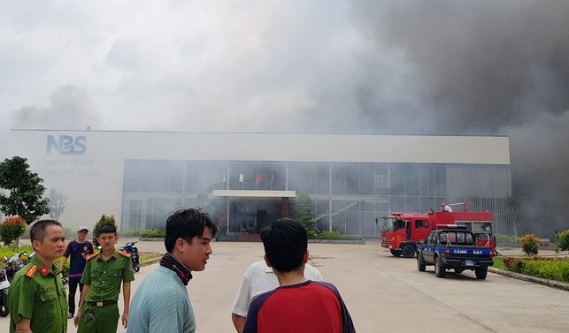 Cháy lớn tại công ty May Nhà Bè- Sóc Trăng, hàng trăm công nhân bỏ chạy tán loạn