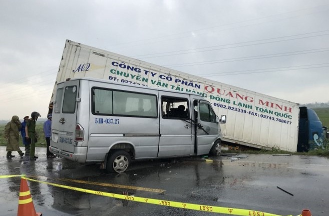 Tin tức tai nạn giao thông mới nhất hôm nay 25/11/2019:  Xe khách gây tai nạn thảm khốc ở Quảng Ngãi