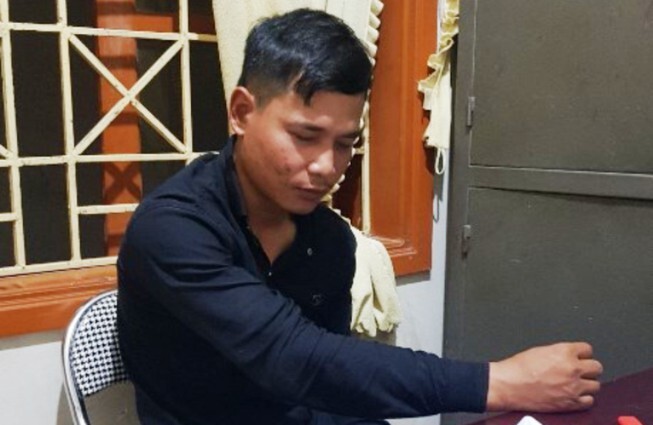 Tạm giữ 2 thanh niên chuyên phóng xe máy, giật dây chuyền của phụ nữ