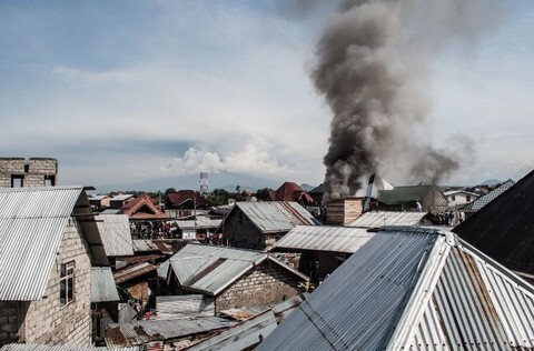 Tai nạn kinh hoàng: Máy bay đâm xuống nhà dân, hàng chục người thiệt mạng