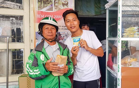 Tiệm bánh mì 0 đồng của 9X mồ côi ở Đà Nẵng