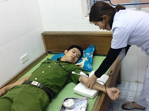 Cán bộ Công an Hà Tĩnh hiến máu cứu bệnh nhân nguy kịch