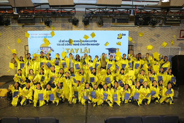 Rực rỡ ngày 'tốt nghiệp' của các tài xế công nghệ