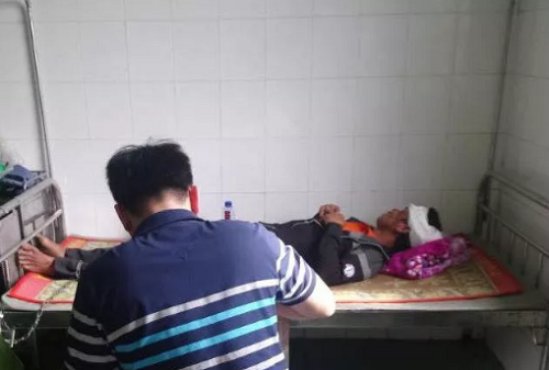 Gia Lai: Bị đánh rách da đầu, người đàn ông cầm dao đâm bạn nhậu tử vong
