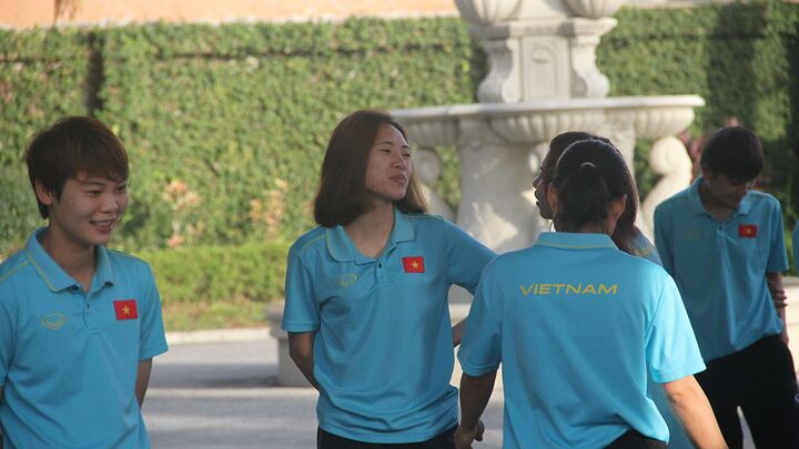Trước trận chung kết gặp với Thái Lan, tuyển bóng đá nữ Việt Nam đổi khách sạn
