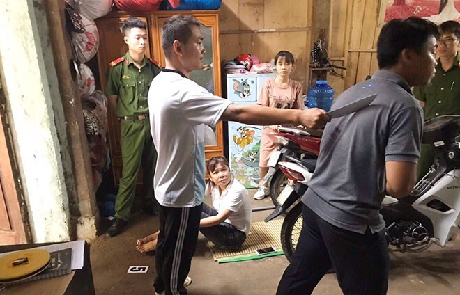 Mâu thuẫn tình cảm, người đàn ông ngoại quốc bị câm điếc đâm cả nhà nhân tình bị thương