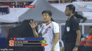 Video: “Cười đau ruột” với màn trao đổi chiến thuật lộ liễu của U22 Việt Nam tại SEA Games 30