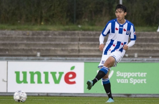 Văn Hậu không được ra sân trận SC Heerenveen gặp Willem II, có mặt trong danh sách dự bị
