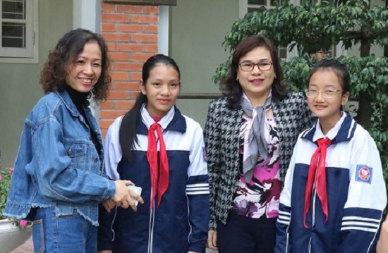 Hà Nội: Học sinh lớp 6 trả lại 20 triệu đồng cho người đánh rơi