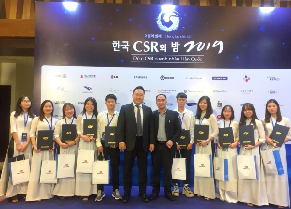 Trao tặng 10 suất học bổng Korcham trị giá 100 triệu đồng cho sinh viên Học viện Nông nghiệp Việt Nam