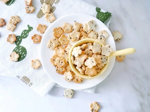 Snack khoai tây chế biến đơn giản thế này tội gì không tự làm cho an toàn