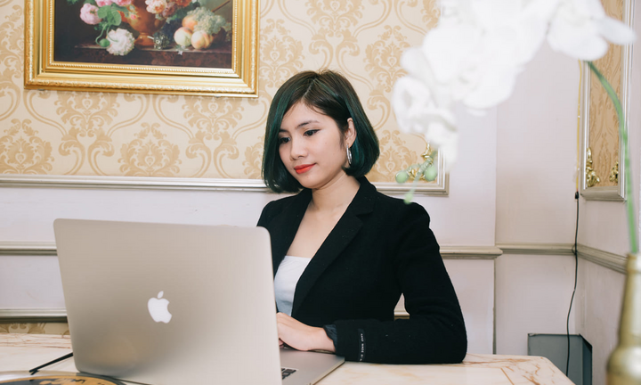 Bỏ nghề giáo viên, cô gái thành công ở tuổi 27 nhờ kinh doanh online 
