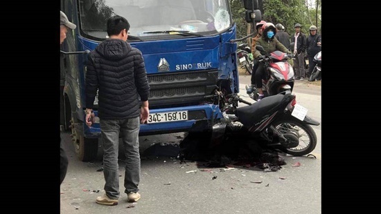 Tin tai nạn giao thông mới nhất ngày 23/12/2019: Va chạm với xe tải, nam thanh niên tử vong