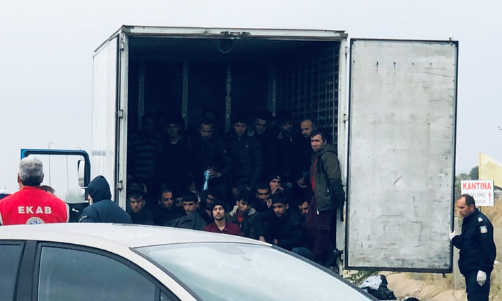 Giải cứu 11 người nhập cư trong xe đông lạnh tại Đức