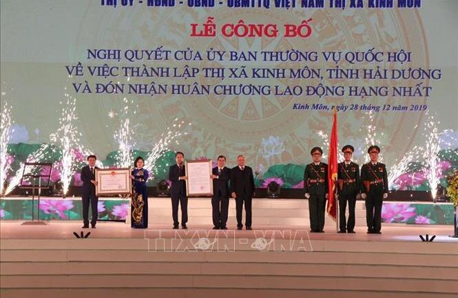 Lễ công bố thành lập thị xã Kinh Môn và đón nhận Huân chương Lao động hạng nhất