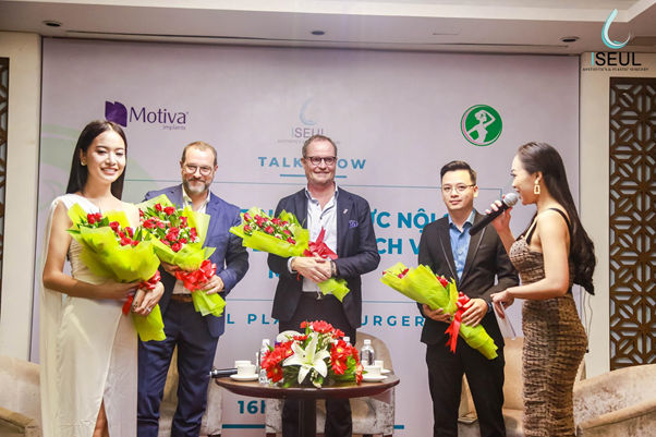 Trung tâm thẩm mỹ Iseul ra mắt talkshow 'Kỹ thuật nâng ngực nội soi S-shaped đường nách với túi Motiva'
