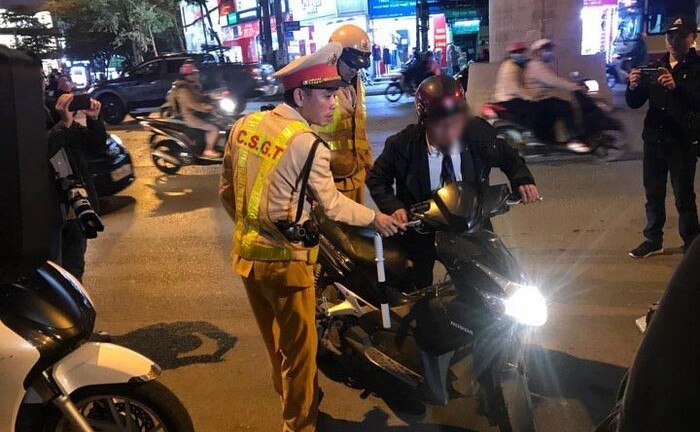 Vụ tài xế ô tô biển đẹp tự nhận là vụ trưởng Công tác học sinh, sinh viên: Bộ GD-ĐT lên tiếng