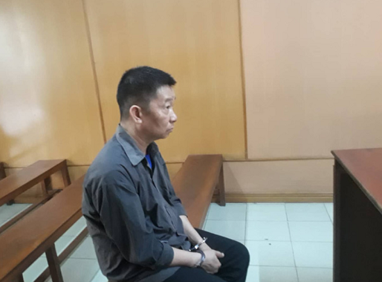 Gã đàn ông giết vợ khuyết tật khóc nức nở tại tòa xin các con tha thứ