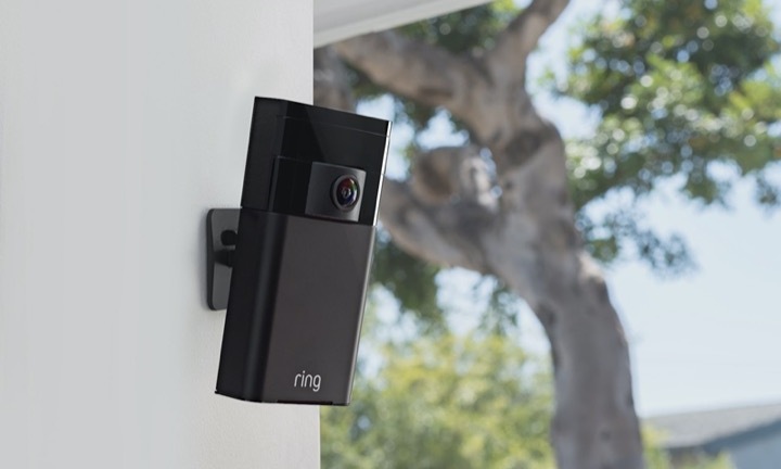 Xem trộm camera của khách, 4 nhân viên bị đuổi việc