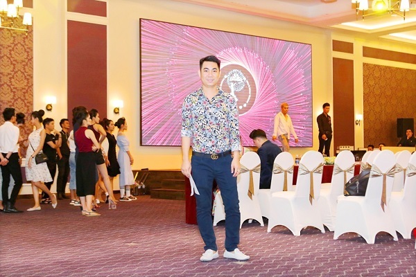 Nhà báo Trung Hoàng ngồi ghế nóng 'Hoa hậu Hoàn vũ Doanh nhân Thế giới 2019'