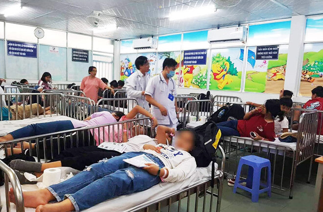 Đi du lịch, gần 90 học sinh nhập viện cấp cứu sau khi ăn xôi gà