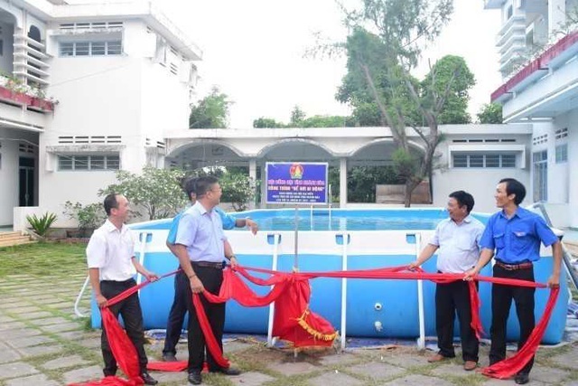 Trao tặng 5 bể bơi di động miễn phí của nhà sản xuất Hoàng Hải