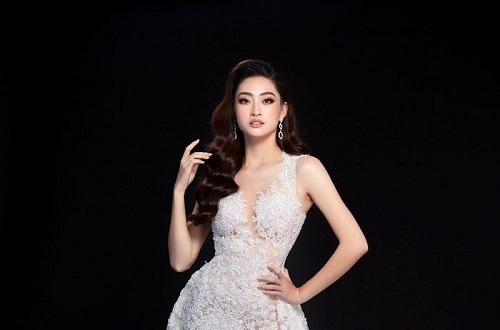 Tin tức giải trí mới nhất ngày 13/1: Hoa hậu Lương Thùy Linh vấp ngã trên thảm đỏ vì váy dài quét đất