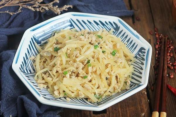 Củ cải đem xào với thứ này chồng con khen ngon không dứt