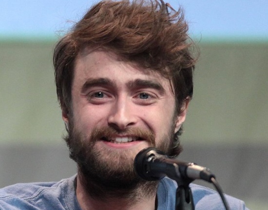 Không cắt tóc, cạo râu lâu ngày, “Harry Potter” Daniel Radcliffe bị nhầm là người vô gia cư