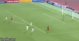 Video: Tấn Tài căng ngang vừa tầm, Tiến Linh băng xuống dứt điểm mở tỉ số cho U23 Việt Nam