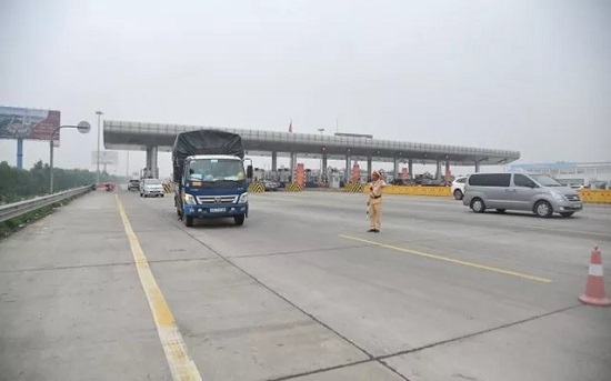 Tất cả tài xế vào cao tốc sẽ bị kiểm tra nhanh nồng độ cồn