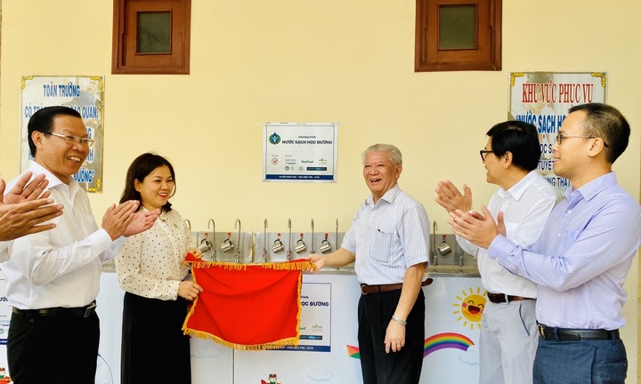 Niềm vui “Nước sạch học đường” trước thềm năm mới tại huyện Bình Đại, Bến Tre