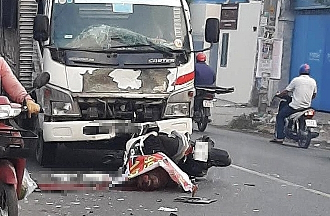 TP.HCM: Va chạm với xe tải, một người đàn ông ngoại quốc tử vong tại chỗ