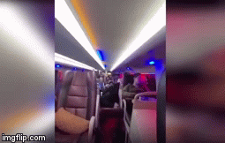 Video: Cận cảnh xe khách 40 chỗ nhồi nhét gần trăm người về quê ăn Tết