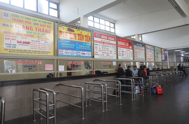 Khung cảnh vắng vẻ lạ thường tại các bến xe khách Hà Nội những ngày giáp Tết 