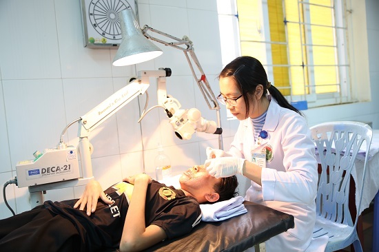 Dùng bột diêm làm pháo, nam sinh ở Hà Tĩnh bị bỏng nặng