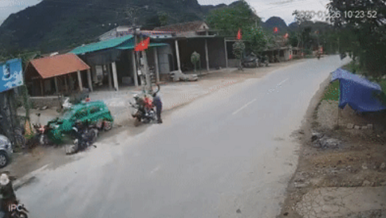 Tin tai nạn giao thông mới nhất ngày 27/1/2020: Taxi tông vào đoàn 11 người đi chúc Tết