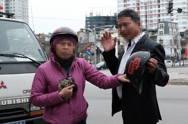 Bị xử lý vi phạm nồng độ cồn, người đàn ông đòi ‘biếu’ CSGT xe máy, nhất định không ký biên bản