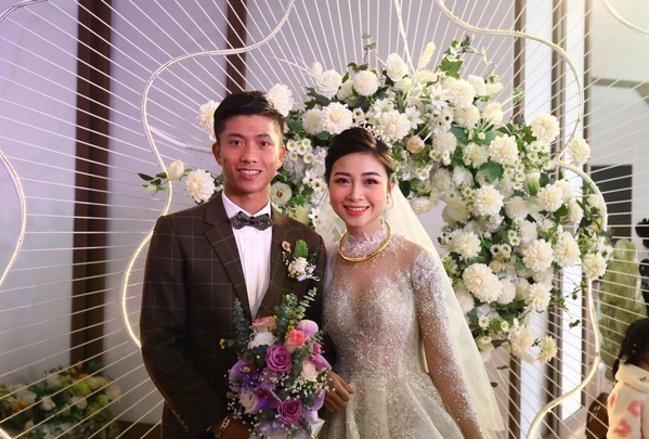 Vợ cầu thủ Phan Văn Đức bất ngờ thông báo 
