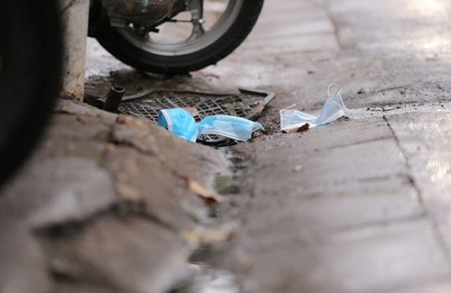 Việc thu gom khẩu trang đã qua sử dụng rồi bán lại sẽ bị xử lý hình sự