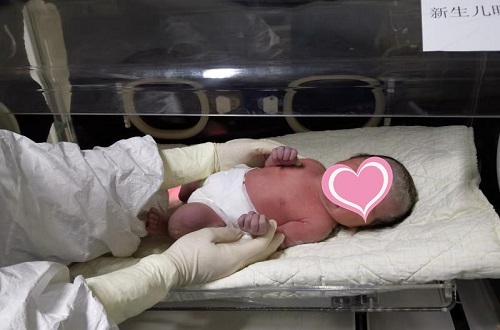 Trung Quốc: Sản phụ đầu tiên nhiễm virus corona sinh mổ thành công