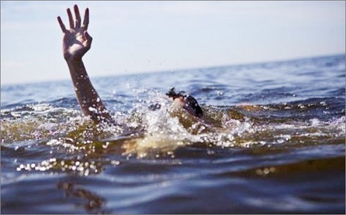 Kon Tum: Hai anh em ruột rơi xuống ao, đuối nước tử vong