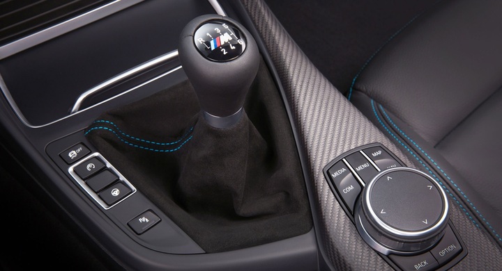 Tài xế làm vỡ cả động cơ xe BMW chỉ vì sang nhầm số