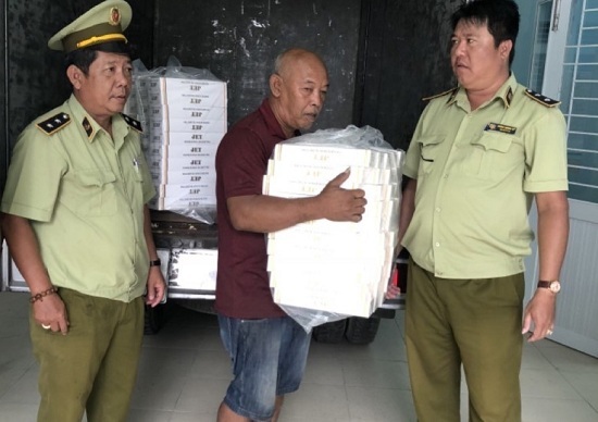 An Giang: Phát hiện 1.480 bao thuốc lá lậu 