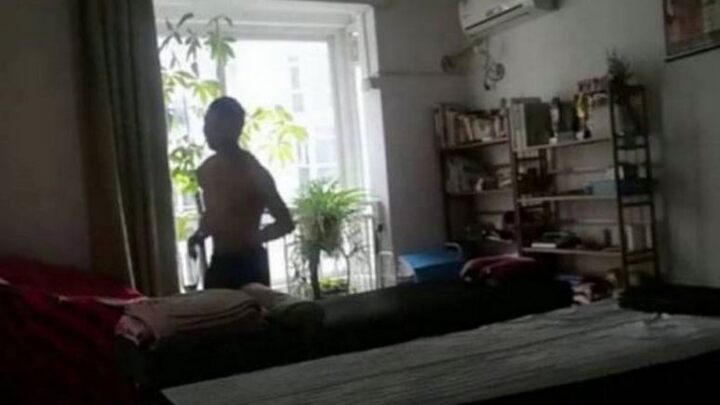 Vận động viên nghiệp dư ở Trung Quốc vẫn chạy bộ 50km dù phải ở trong nhà