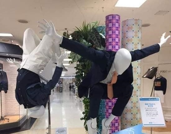 Cười 'không nhặt nổi mồm' trước dàn ma nơ canh tạo dáng khó đỡ