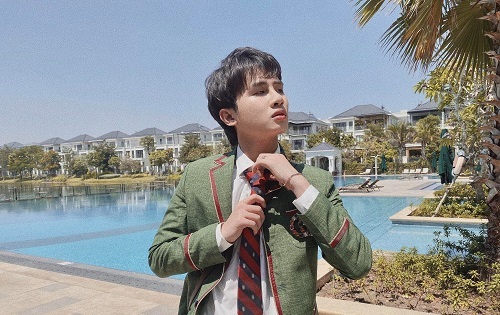 Rộ tin đồn Thúy Ngân làm nữ chính trong MV mới của Jack khi khoe ảnh check in cùng một địa điểm