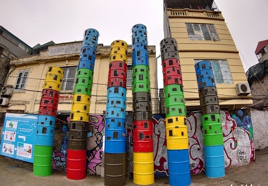 Video: Chiêm ngưỡng con đường nghệ thuật được làm từ rác thải