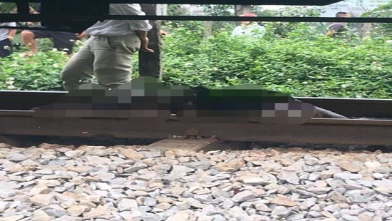 Tin tai nạn giao thông mới nhất ngày 24/2/2020: Xe tải bị tàu hỏa tông khi băng qua đường sắt, tài xế tử vong